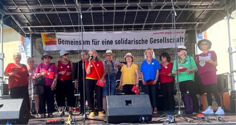 Grandmas against Faschism