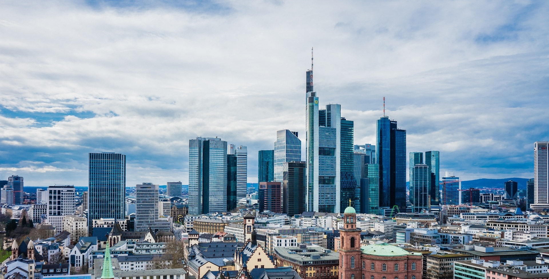 Stadt A – Innenstadt mit Touristen