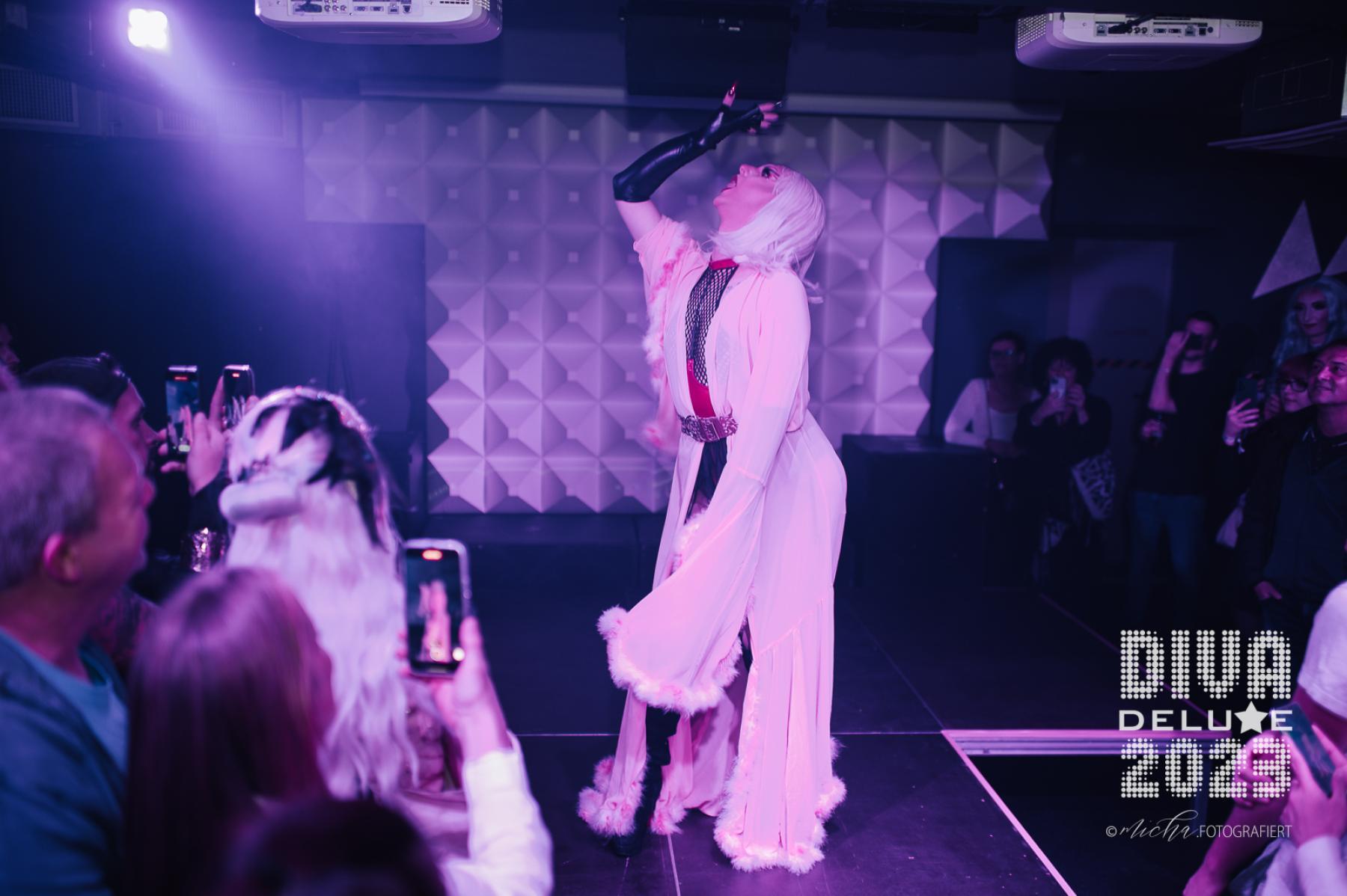 Diva Deluxe  18.11.2023 | Bild 153