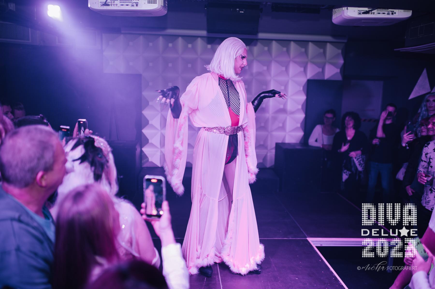 Diva Deluxe  18.11.2023 | Bild 155