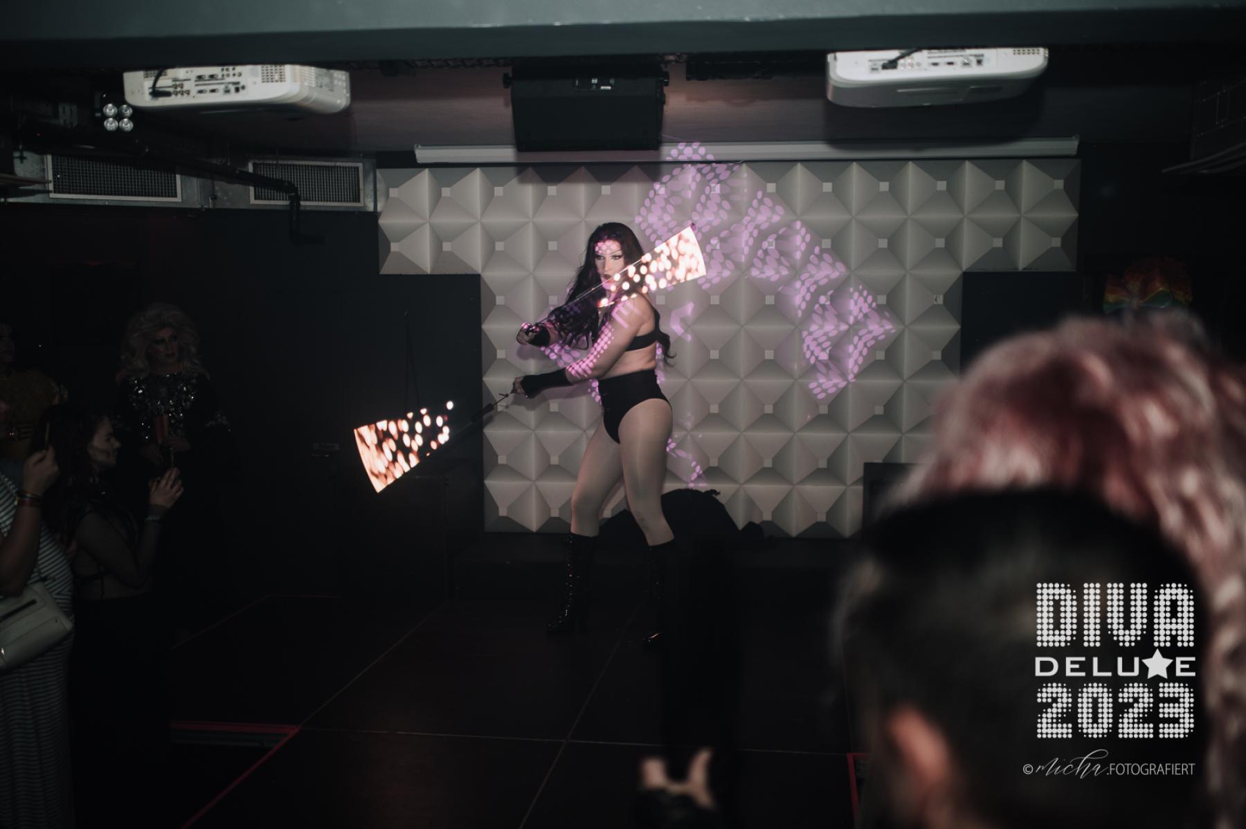 Diva Deluxe  18.11.2023 | Bild 378