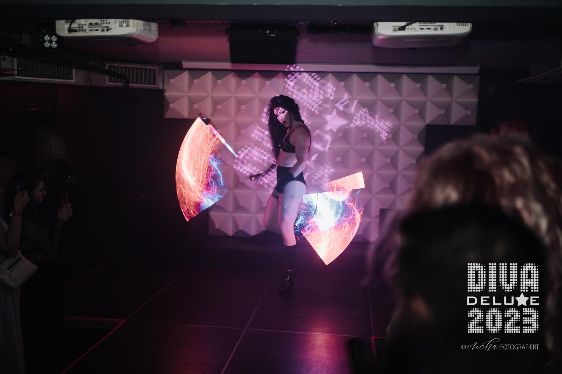 Diva Deluxe  18.11.2023 | Bild 385