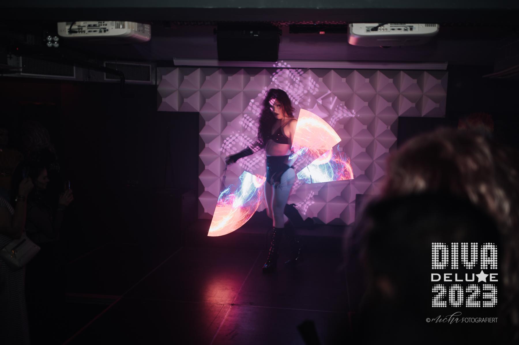 Diva Deluxe  18.11.2023 | Bild 386