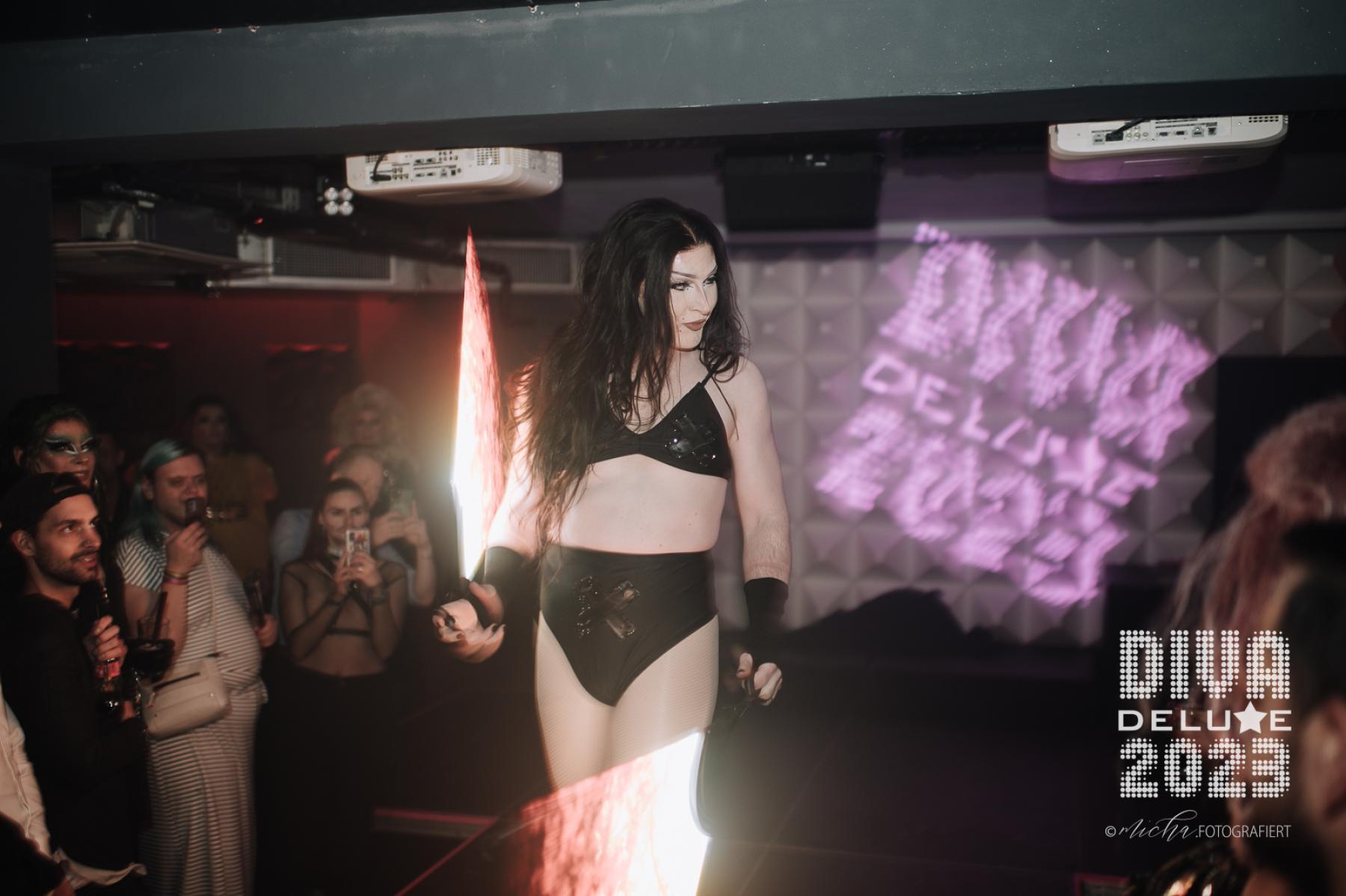 Diva Deluxe  18.11.2023 | Bild 392